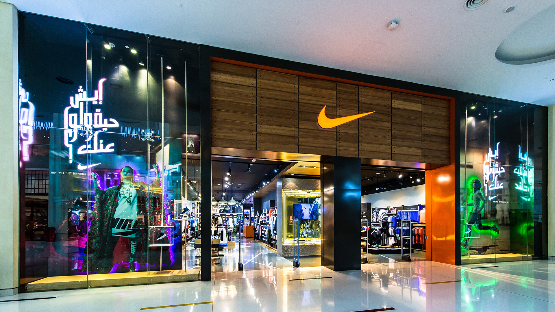 NIKE Womens Middle Retail Campaign - SUPERLARGE